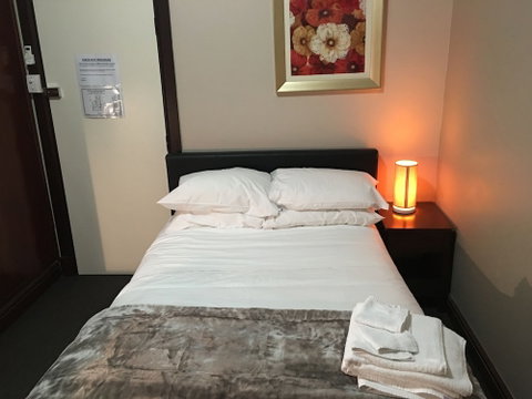The Civic Hotel - Accommodation Burleigh 1