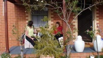 Albury Cottages - Accommodation Burleigh 6