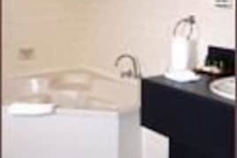 Young Federation Motor Inn - Accommodation Burleigh 3