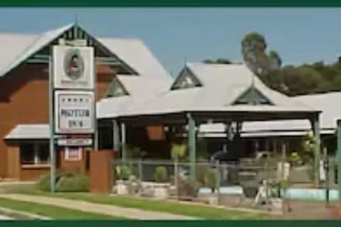 Young Federation Motor Inn - Accommodation Burleigh 5