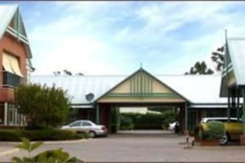 Young Federation Motor Inn - Accommodation Burleigh 2