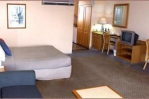 Young Federation Motor Inn - Accommodation Burleigh 1