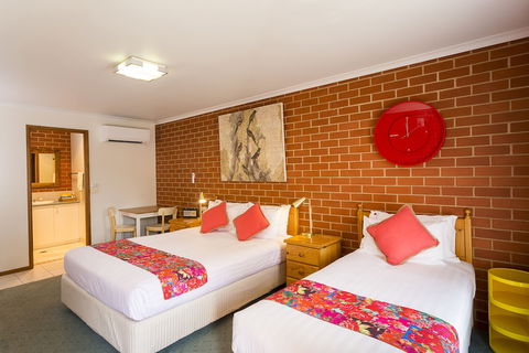 Yackandandah Motor Inn - Accommodation Burleigh 2