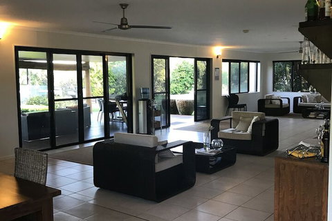 Crystalbrook Lodge - Accommodation Burleigh 2