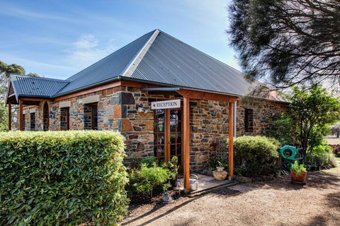 Wagners Cottages - Accommodation Burleigh 2