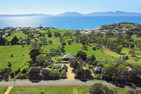 Wagners Cottages - Accommodation Burleigh 1