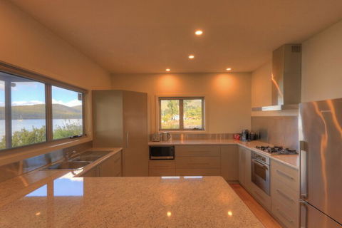Fairwinds - Essentially Tas - Accommodation Burleigh 4
