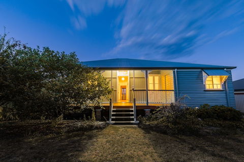 Apple Blossom Cottage - Accommodation Burleigh 2