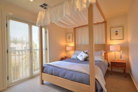 Adelaide Luxury Beach House - Accommodation Burleigh 4