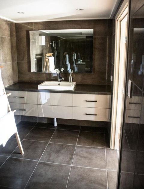 Dairymans Cottage - Accommodation Burleigh 5