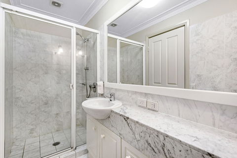 ULTIQA Rothbury Hotel - Accommodation Burleigh 5