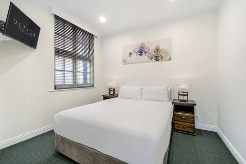 ULTIQA Rothbury Hotel - Accommodation Burleigh 2