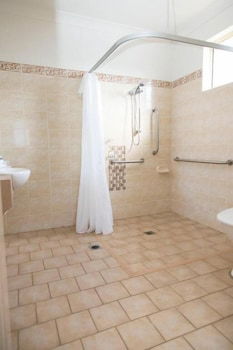 A-line Motel - Accommodation Burleigh 5
