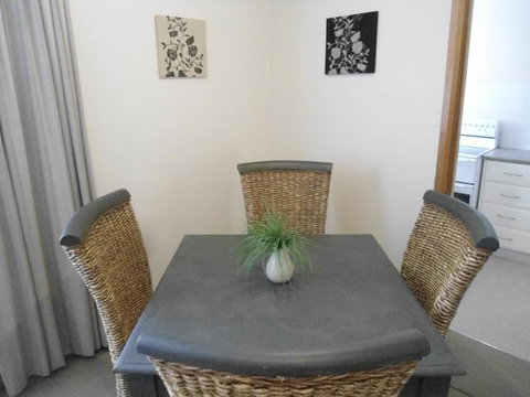 Ashwood Apartment Bellerive - Accommodation Burleigh 1