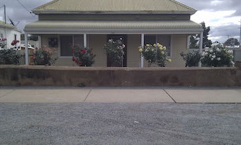 My Nanna's Place - Accommodation Burleigh 6