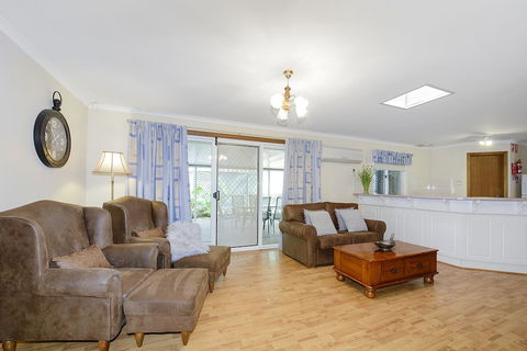 Moonta Bay Accommodation - Accommodation Burleigh 4