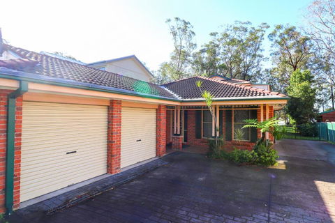 Kingfisher LakeHouse - Accommodation Burleigh 6