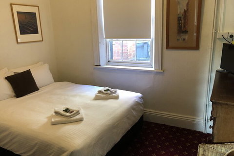 Corner Hotel Alexandra - Accommodation Burleigh 5