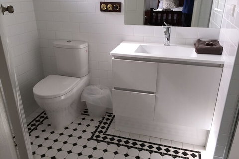 Corner Hotel Alexandra - Accommodation Burleigh 2