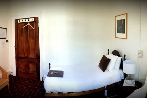 Corner Hotel Alexandra - Accommodation Burleigh 1