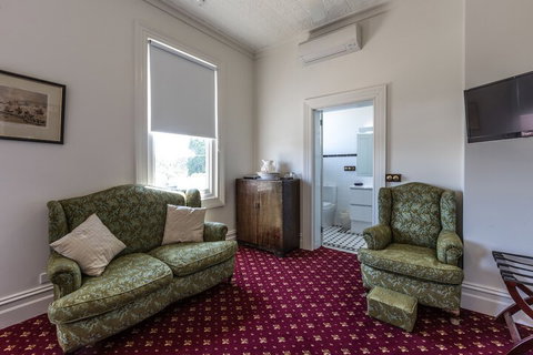 Corner Hotel Alexandra - Accommodation Burleigh 6