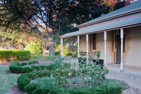 Linfield Cottage - Accommodation Burleigh 1