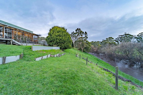 Platypus Waters B & B - Accommodation Burleigh 3