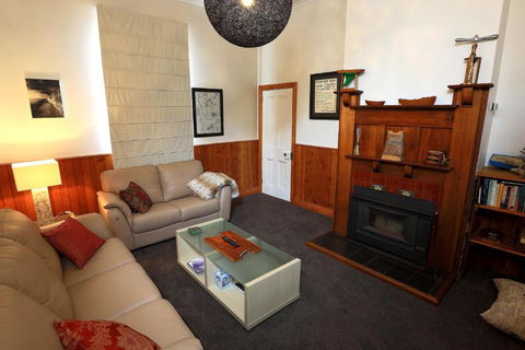 At The Beach & Not Quite At The Beach Holiday Cottages Stanley - Accommodation Burleigh 2