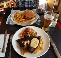 The Spotted Cow - Accommodation Burleigh