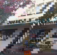Lake Wallace Hotel - Accommodation Burleigh