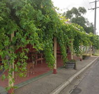 Landsborough Hotel - Accommodation Burleigh