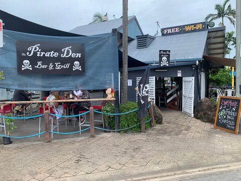 The Pirate Den Bar And Grill - Accommodation Burleigh 1