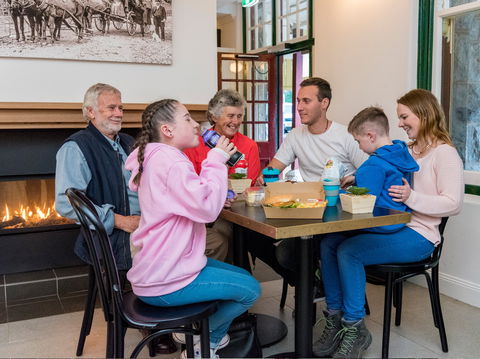 The Caves Cafe - Accommodation Burleigh 0