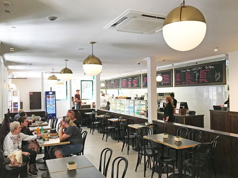The Caves Cafe - Accommodation Burleigh 2