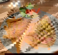 Bull and Bush - Accommodation Burleigh