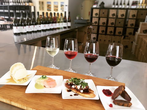 Capital Wines - Accommodation Burleigh 1