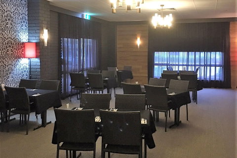 MediumRare Chargrill And Bar - Accommodation Burleigh 2