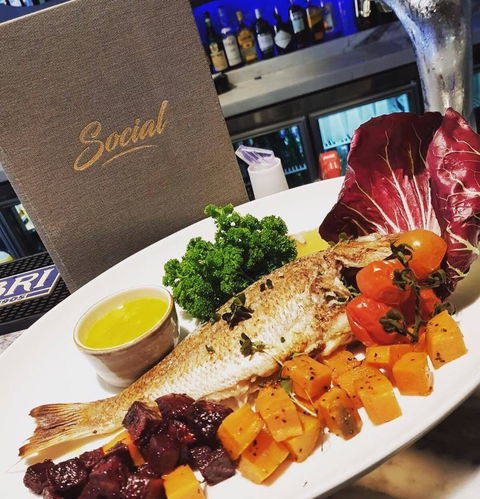 Social Dining - Accommodation Burleigh 0