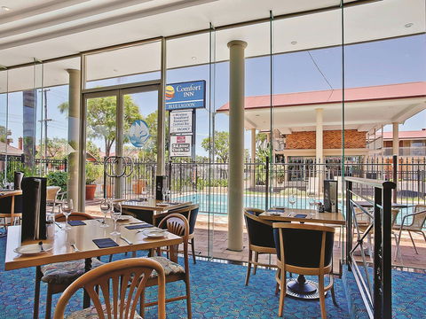 Comfort Inn Blue Lagoon Sails Restaurant - Sails Restaurant Closed Until Further Notice - Accommodation Burleigh 0