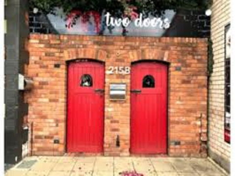 Two Doors - Closed Until Further Notice - Accommodation Burleigh 2