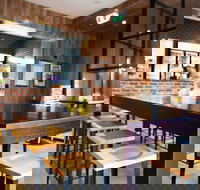Albion Charles - Accommodation Burleigh