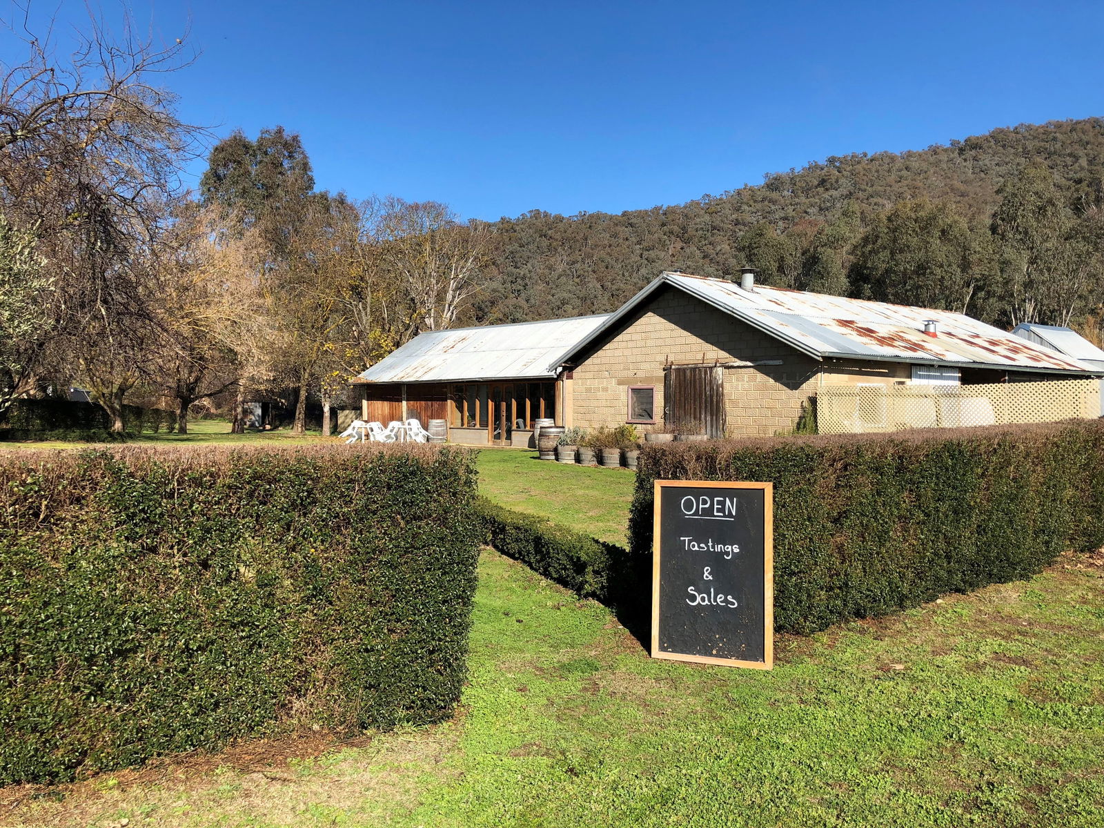 Edi VIC Accommodation Burleigh