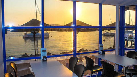 GJ's Bay Cafe And Grill - Accommodation Burleigh 2