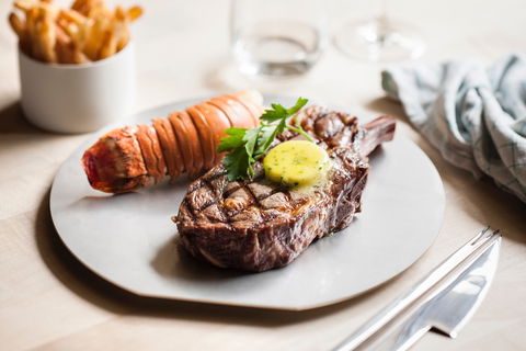 A Hereford Beefstouw - Accommodation Burleigh 1