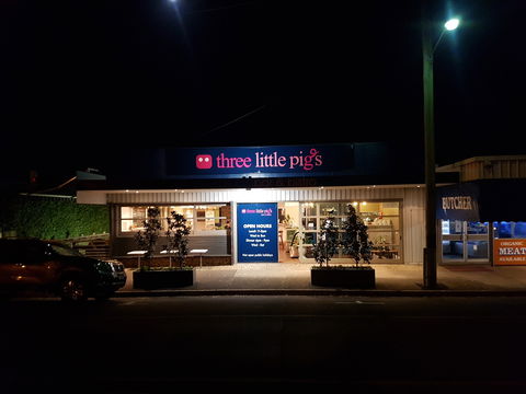 Three Little Pigs - Bar And Bistro - Accommodation Burleigh 0