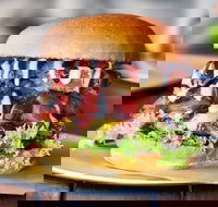 Sir William Wallace Hotel - Accommodation Burleigh