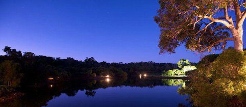 Williamsburg - Accommodation Burleigh 12