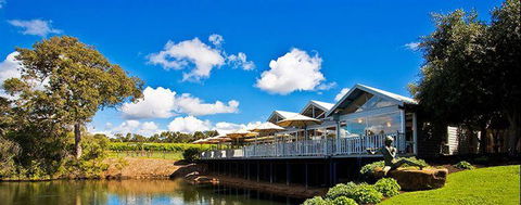 Williamsburg - Accommodation Burleigh 8