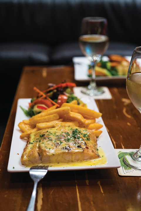 Dolly’s Bar & The Hibiscus Tavern - Accommodation Burleigh 0