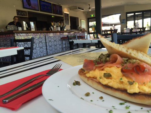 Dolly’s Bar & The Hibiscus Tavern - Accommodation Burleigh 2